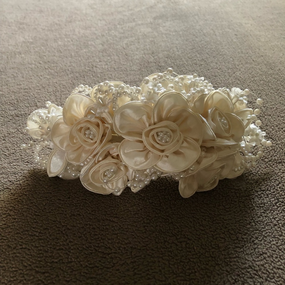 Bridal Hair Comb. Ivory